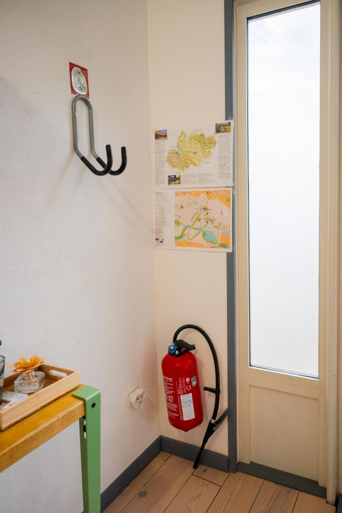 Chez La Fille De L Eclusier Apartment Castelnaudary Bagian luar foto