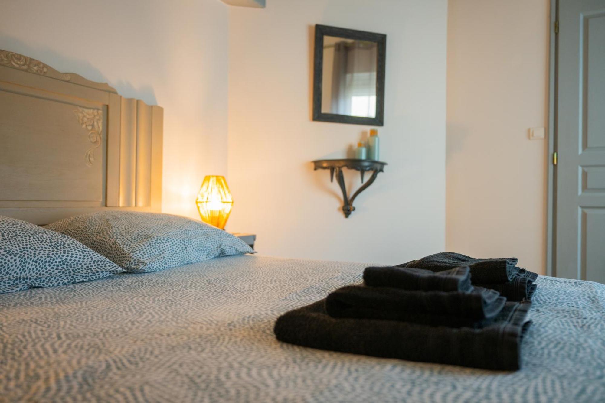 Chez La Fille De L Eclusier Apartment Castelnaudary Bagian luar foto